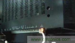 中線和地線互相接錯，產生打火的情況