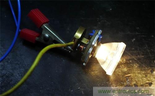 DIY小手電:純手工刻板改造5號電池小手電