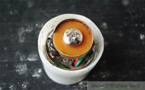 DIY小手電:純手工刻板改造5號電池小手電