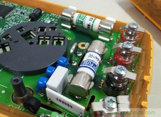 拆萬用表中的的&ldquo;蘋果&rdquo; Fluke 287