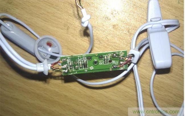 背面：電阻，電容，電感。接線圖也有標注。很復雜的線控。