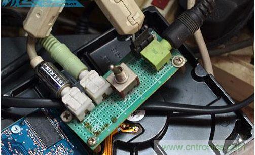 DIY：自制超炫音頻分配器，實現(xiàn)音箱共用