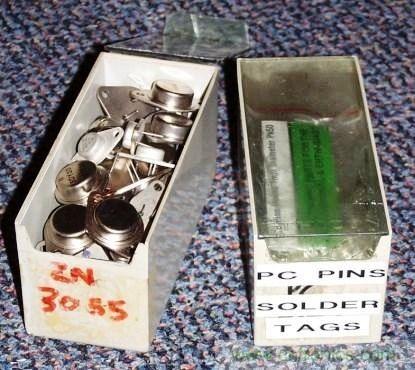 原本是裝醫(yī)療用具的塑膠盒，也很適合收納電子零件