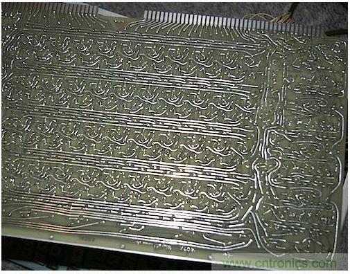 拆解也懷舊，讓人驚嘆的古董級可編程科學(xué)計算器 from 1966