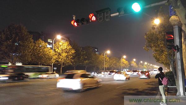 業界良心 LG V10 評測:剛毅、冷峻，不失人性化