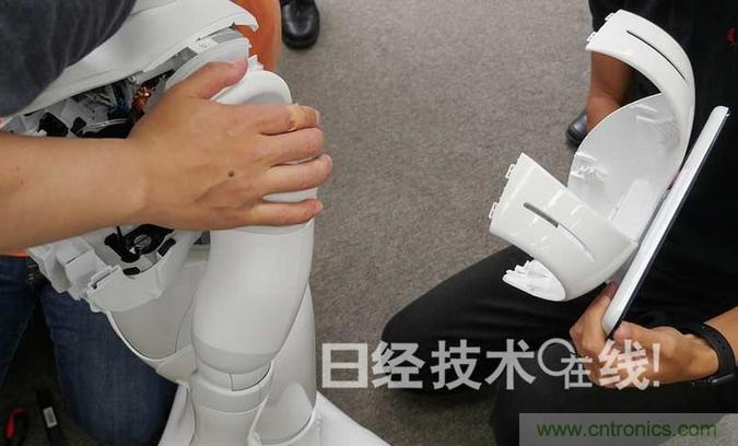 拆解筆記本不過癮，那就來拆拆日本情感機器人吧！