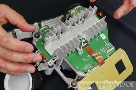 拆解筆記本不過癮，那就來拆拆日本情感機器人吧！