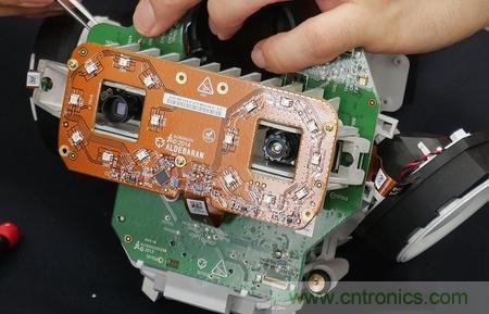 拆解筆記本不過癮，那就來拆拆日本情感機器人吧！