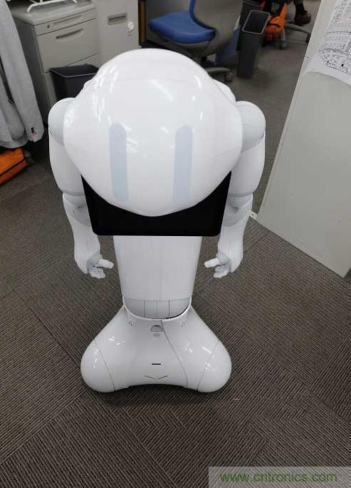 拆解筆記本不過癮，那就來拆拆日本情感機器人吧！