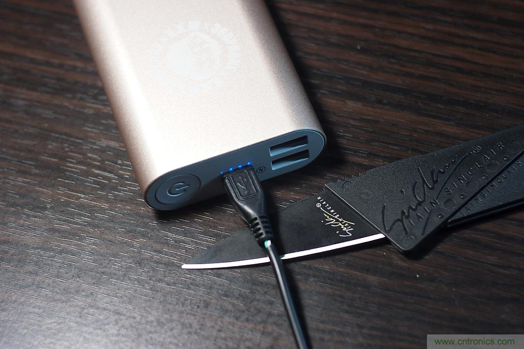 移動電源也玩雙引擎？快到你想象不到