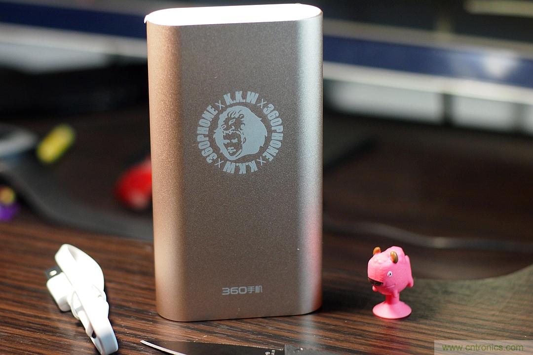 移動電源也玩雙引擎？快到你想象不到