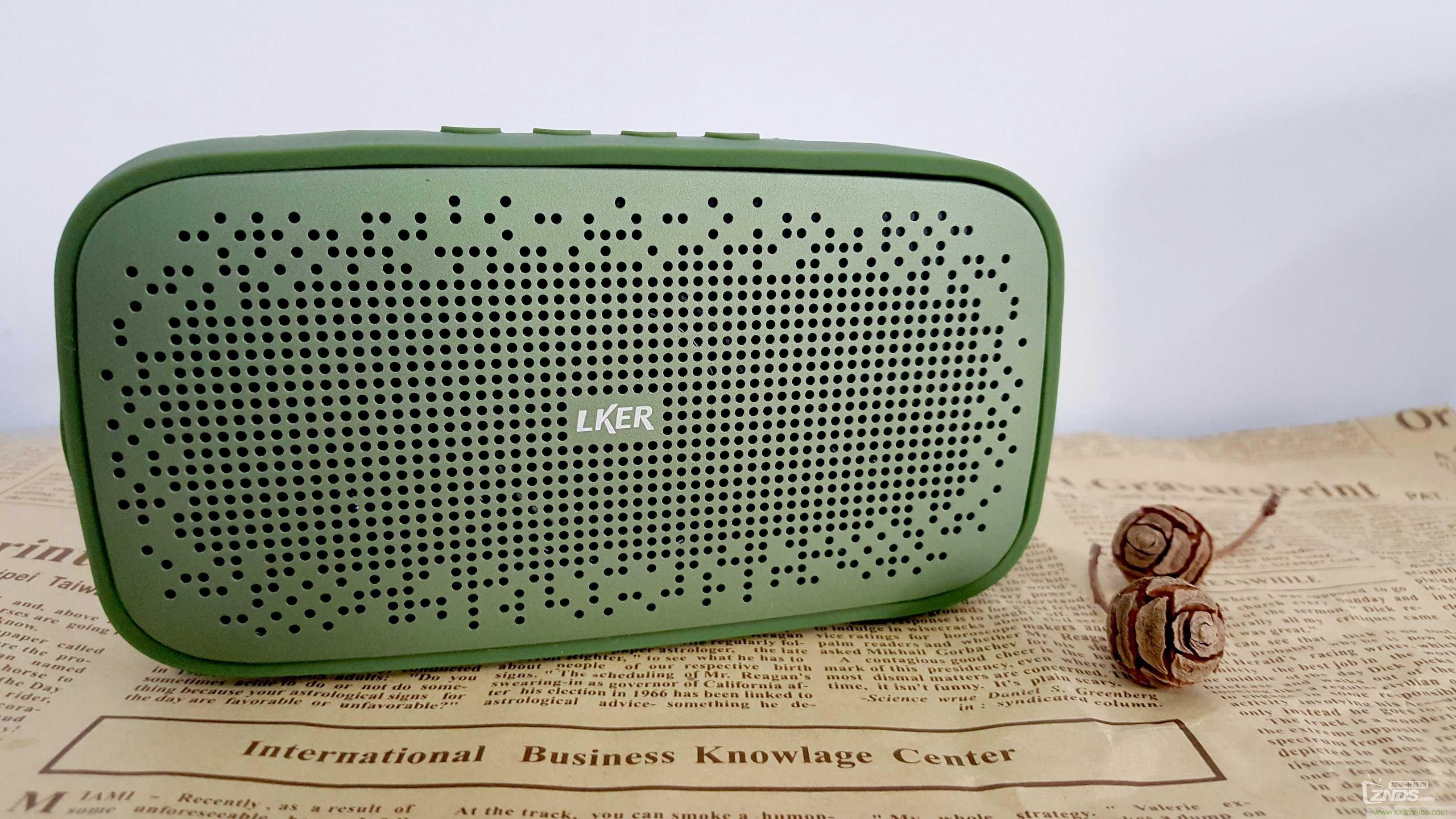 搞怪“美人魚”盡享靈克藍牙音箱的天籟之音!