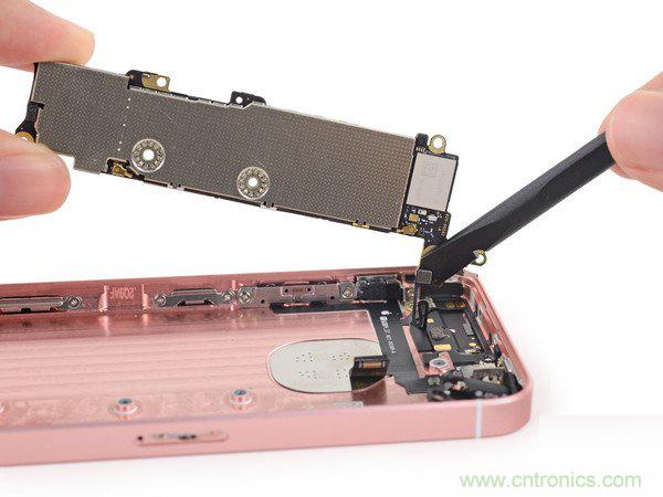 有什么地方沒有變？iPhone SE真機拆解