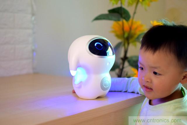 &ldquo;爸爸再不陪我，我就長大了&rdquo;&mdash;&mdash;小騰機器人