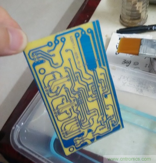 嘗試了四次PCB制作， 最后一發算是成功了
