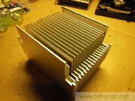 廢舊收音機如何變身成酷炫機器人？