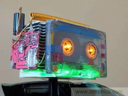 廢舊收音機如何變身成酷炫機器人？