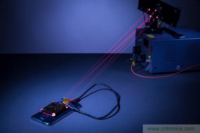 室內激光無線充電新技術亮相，可媲美傳統 USB 線纜