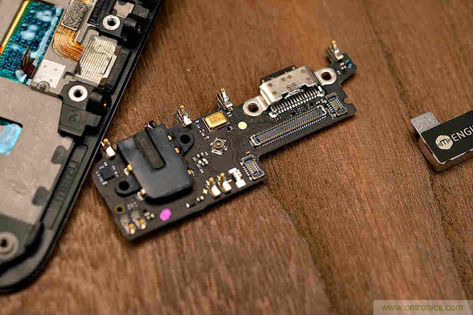 拆解魅族15 Plus：玩轉(zhuǎn)了新概念，但其工藝究竟如何？