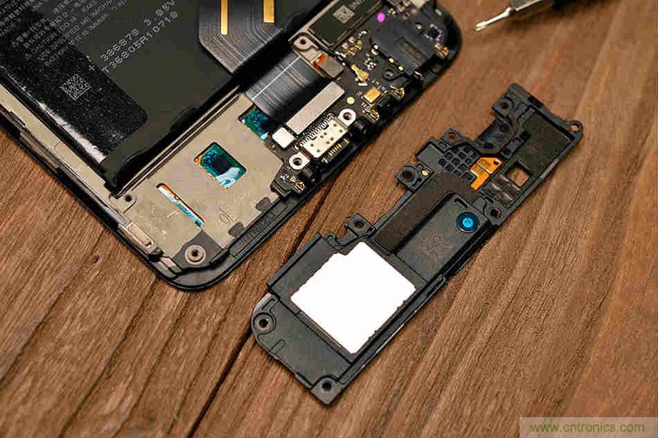 拆解魅族15 Plus：玩轉(zhuǎn)了新概念，但其工藝究竟如何？