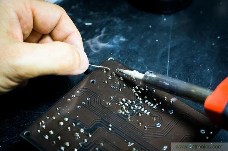 如何引腳接地十字焊盤，過孔完全接地?