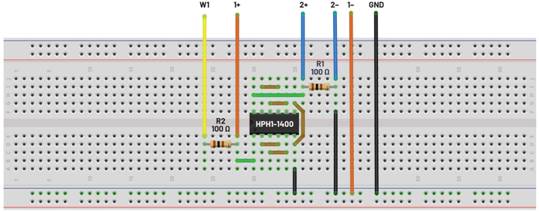  材料  ? ADALM2000主動學習模塊 ? 無焊試驗板和跳線套件 ? 一臺HPH1-1400L 6繞組變壓器 ? 一臺HPH1-0190L 6繞組變壓器 ? 兩個100 Ω電阻  說明  在無焊試驗板上構(gòu)建圖2所示的電路。需要使用此設(shè)置來測量初級/次級匝數(shù)比為1:1的三種不同配置下，兩個變壓器型號各自的頻率響應。兩個紅色箭頭表示在初級和次級使用同一個線圈的配置中連接源電阻和負載電阻的位置。藍色箭頭對應的是在初級和次級使用兩個串聯(lián)線圈的配置。綠色箭頭對應的是在初級和次級使用三個串聯(lián)線圈的配置。